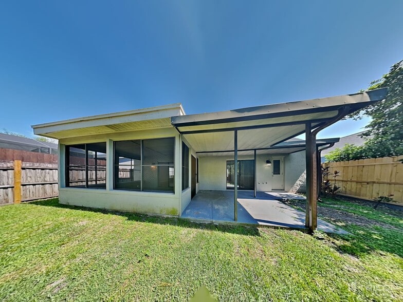 Building Photo - 860 N Lake Sterling Ct