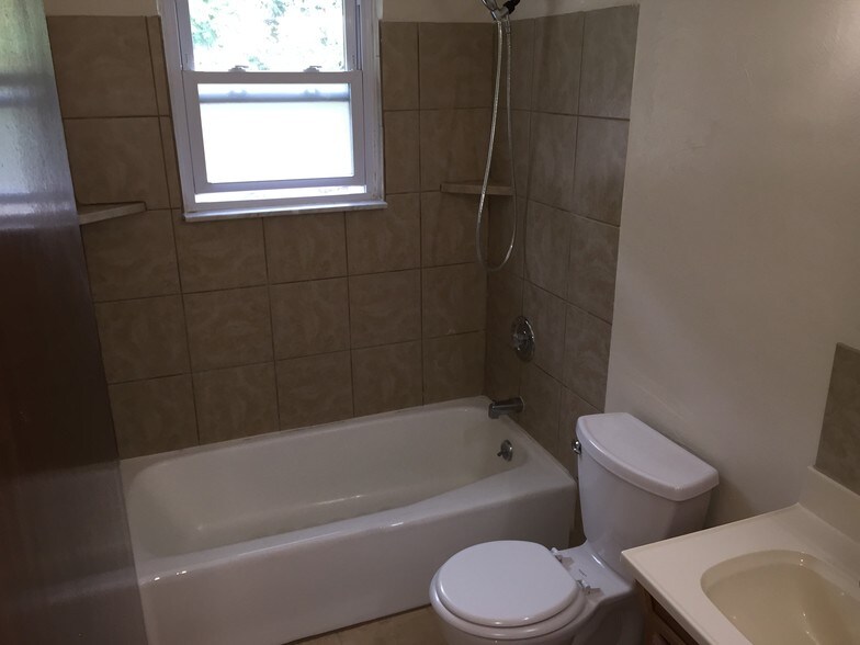 Bathroom - View 1 - 30 Zelt St