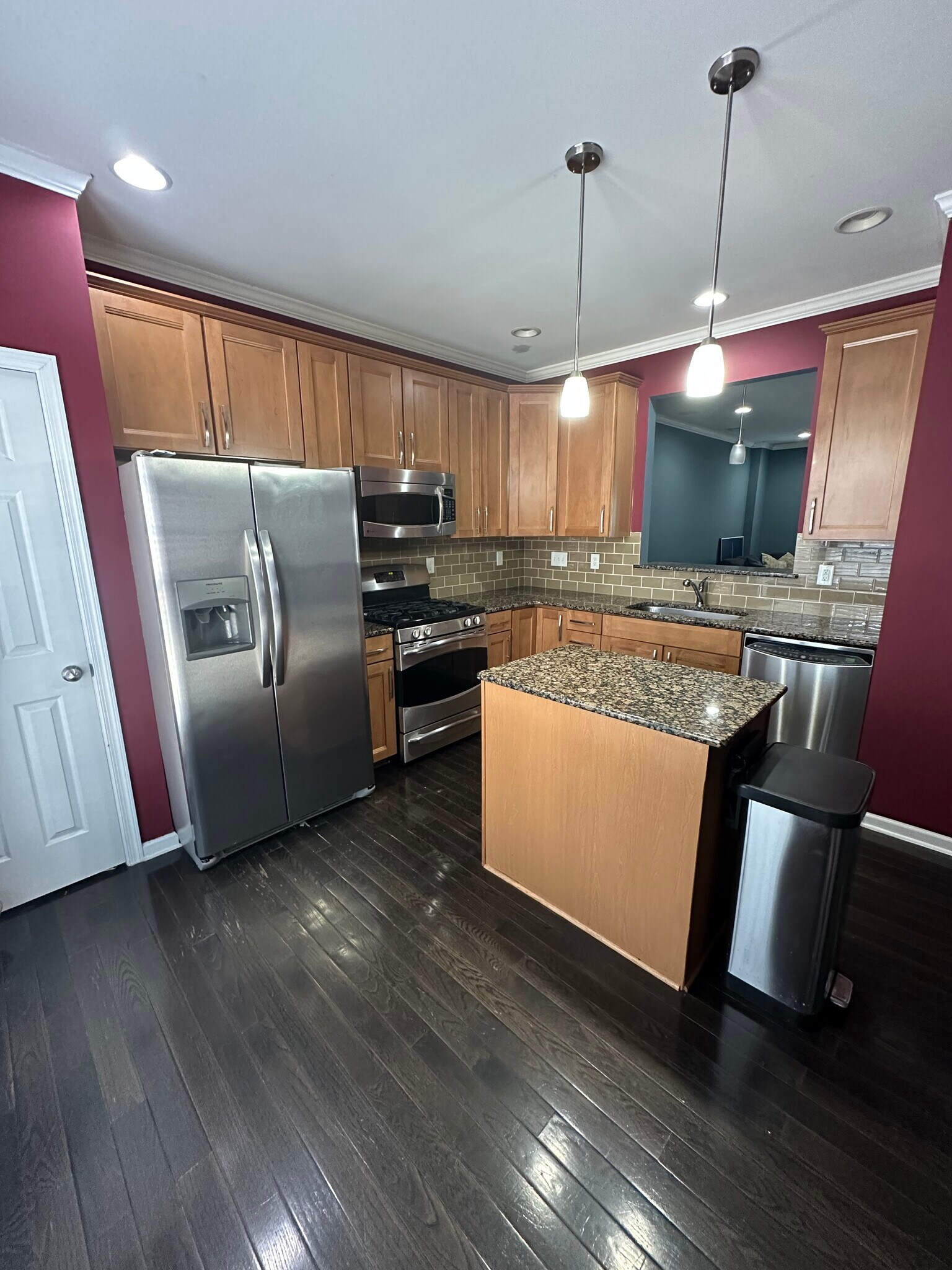 Building Photo - 239 Lincoln St