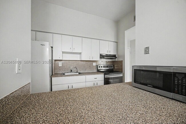 Building Photo - 7420 W 20th Ave