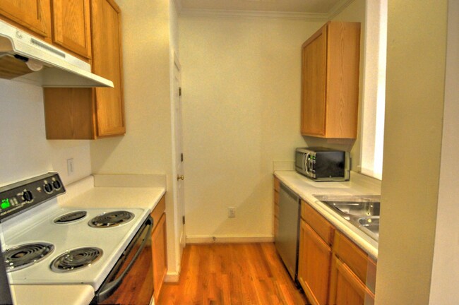 Building Photo - Cozy One Bedroom in Southern Village!