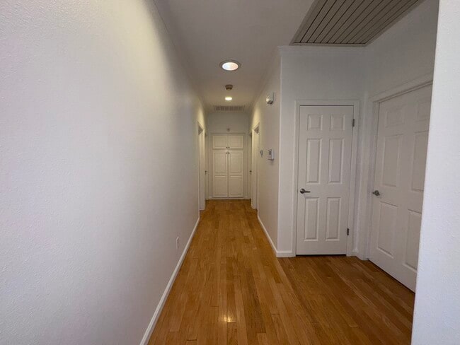 Building Photo - 553 W Fallbrook Ave