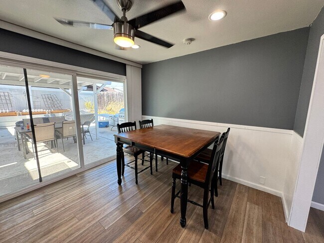 Building Photo - Upgraded 3 Bed / 2 Bath Pool Home with Sol...