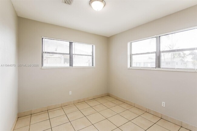 Building Photo - 275 NW 194th Terrace