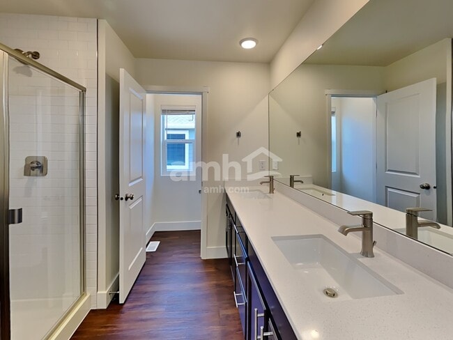 Building Photo - 390 Smith Dr