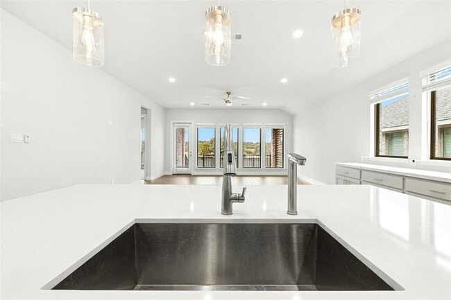 Building Photo - 1121 Spring Gulch Ln