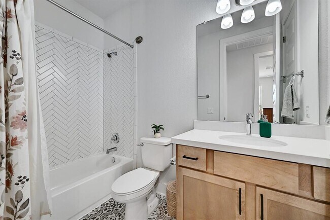 Building Photo - 8509 Silverthorne St