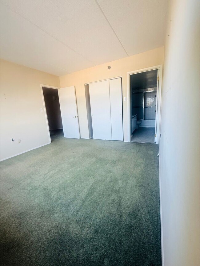 Building Photo - 205 Mineola Blvd