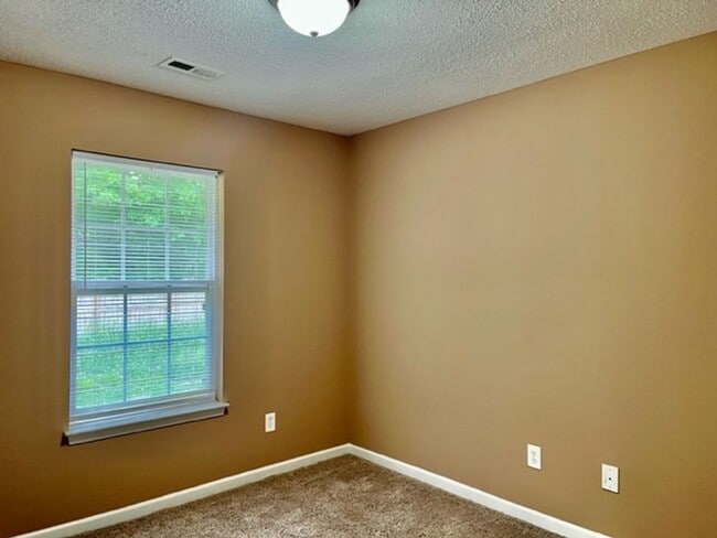 Building Photo - 84 Willowrun Dr