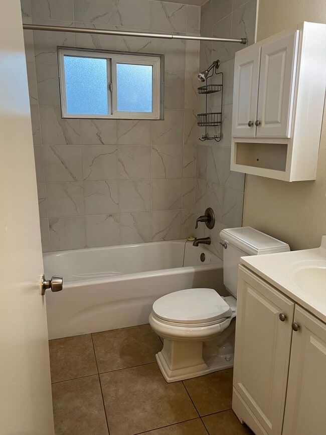 Building Photo - 2409 Riedel Way