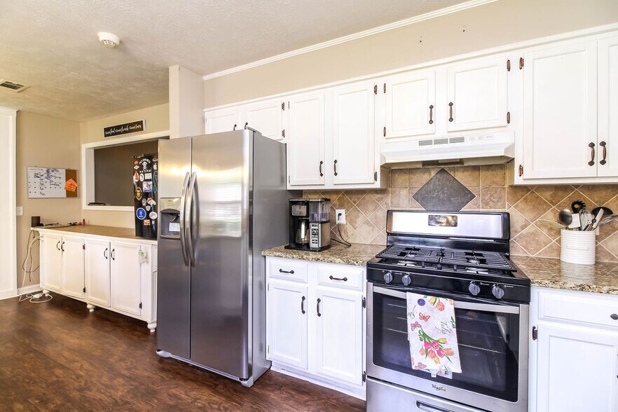 Building Photo - 87 Aileen Dr