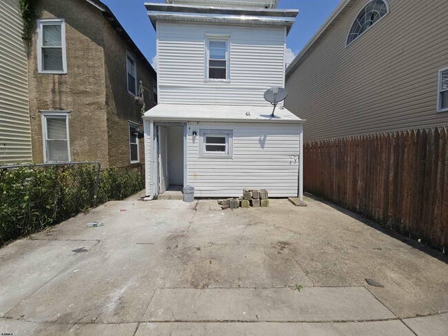 Building Photo - 2016 Grant Ave