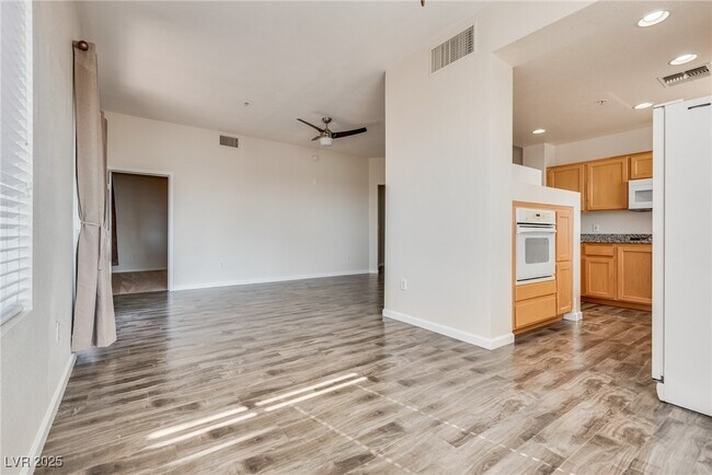 Building Photo - 35 E Agate Ave