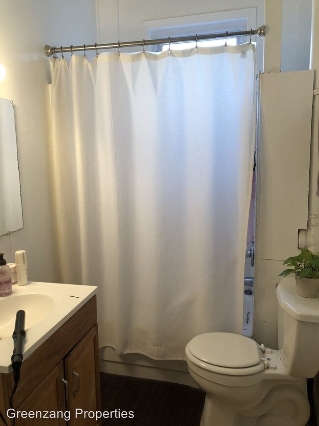 Building Photo - 735 Spruce St