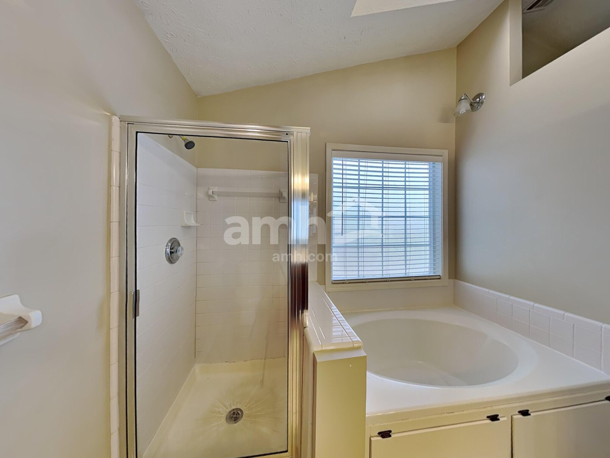 Building Photo - 3417 Summit Glen Dr