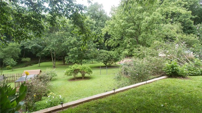 Building Photo - 1640 Belle Isle Cir NE