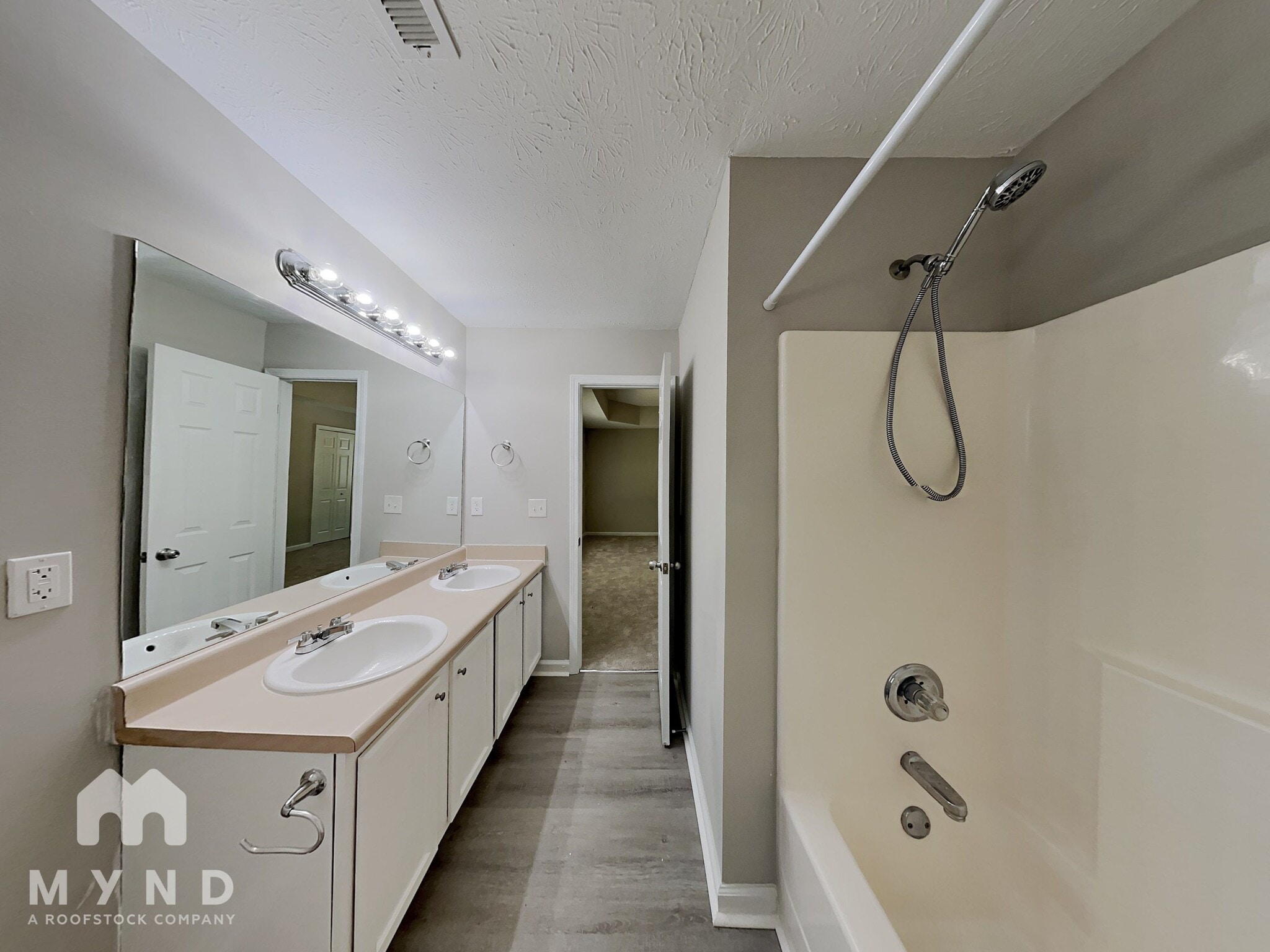 Building Photo - 305 Carter Ave