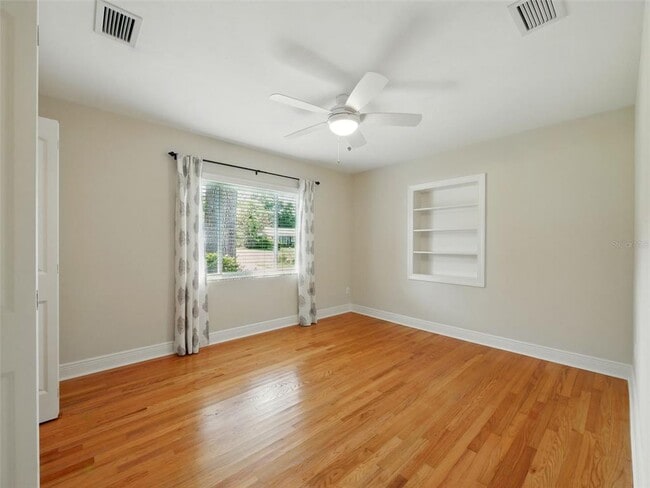 Building Photo - 1426 Crestview Dr