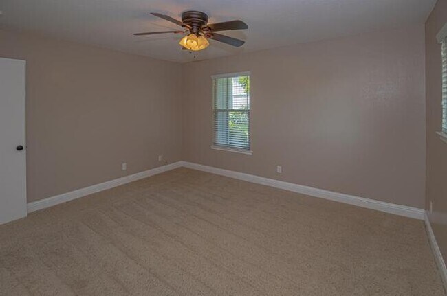 Building Photo - 1808 Cougar Ln
