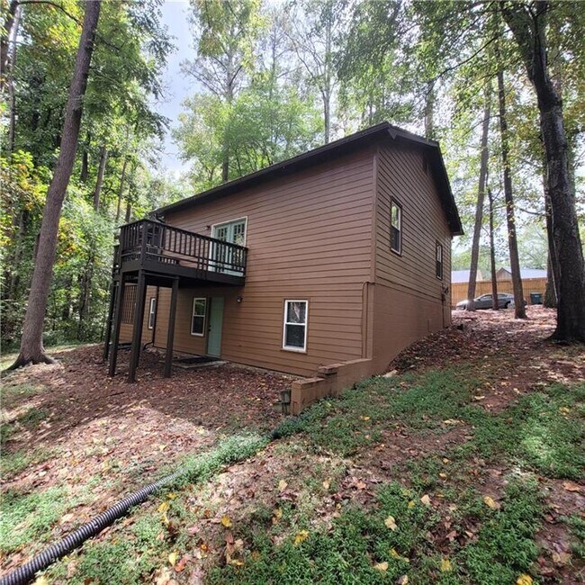 Building Photo - 140 Byers St