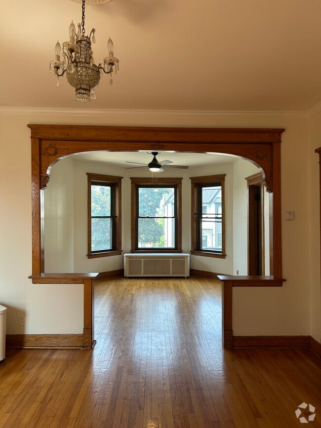 Building Photo - 2113 N Springfield Ave