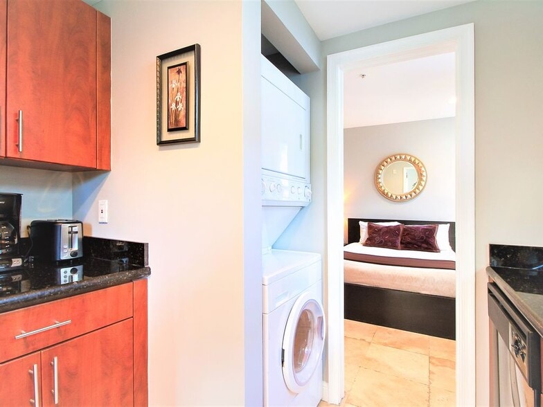 Building Photo - 334 Euclid Ave