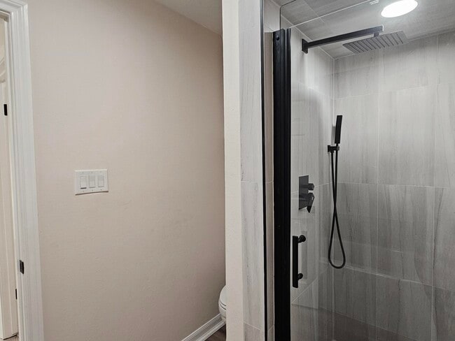 Building Photo - 16627 Aldenham Pl