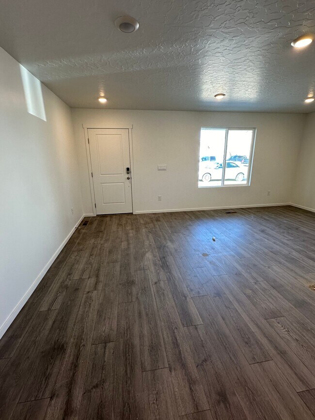 Building Photo - 253 Portside Ln