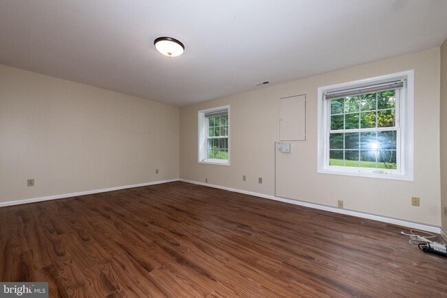 Building Photo - 17 Peach Leaf Ct