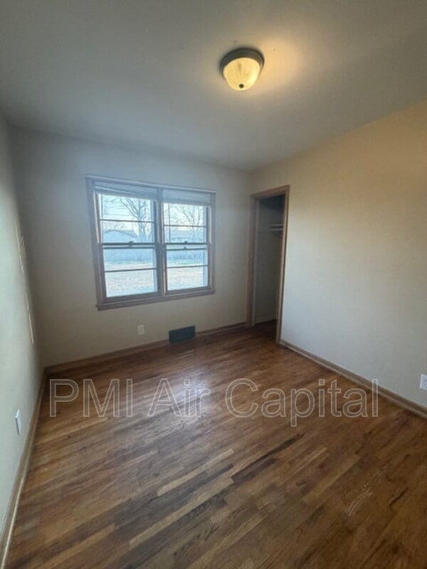 Building Photo - 1615 W Haskell St