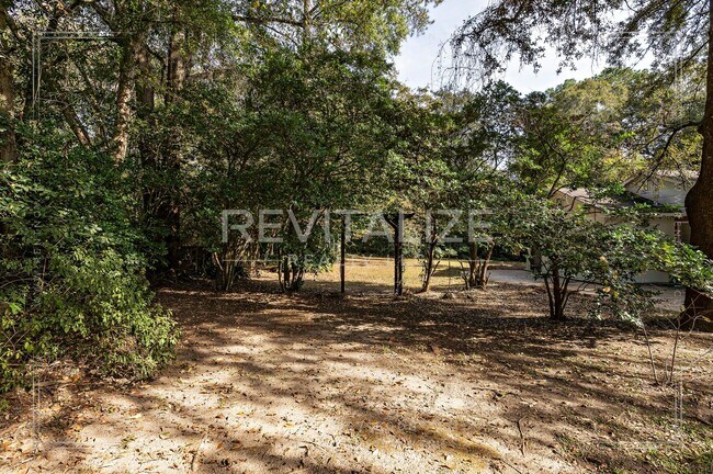 Building Photo - Updated Brick 3 Bed 1 Bath Home with Huge ...