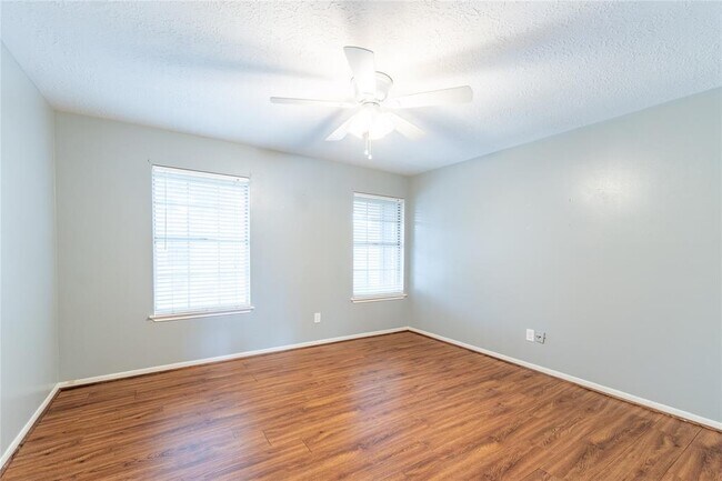 Building Photo - 16122 Cairngorm Ave