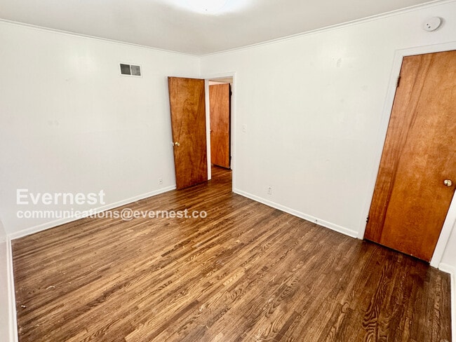 Building Photo - 208 S 74th E Ave