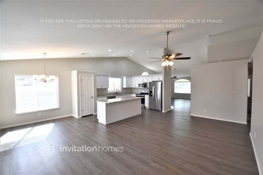 Building Photo - 2832 W Bowker St