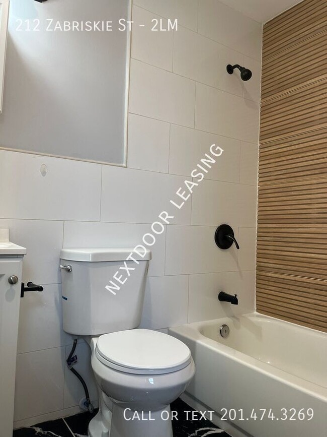 Building Photo - 212 Zabriskie St