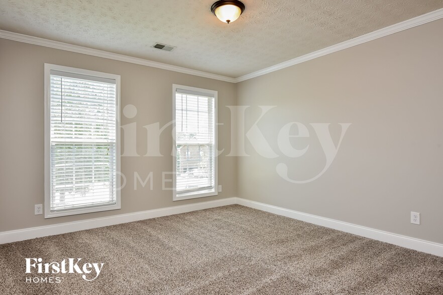 Building Photo - 6014 Fairing Drop