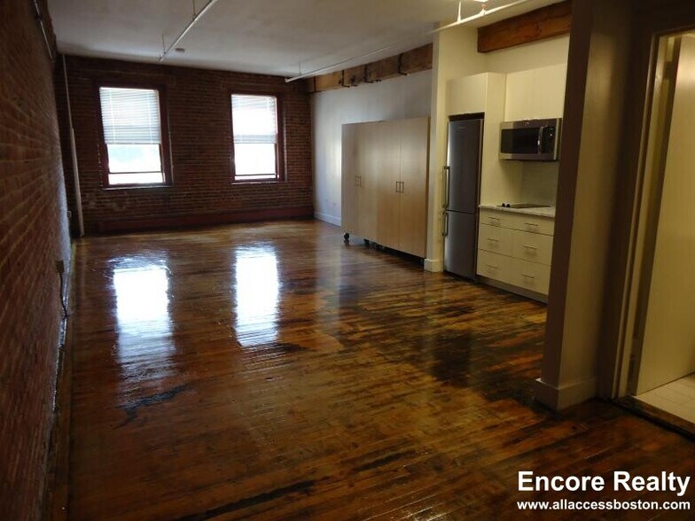 Building Photo - 781 Tremont St