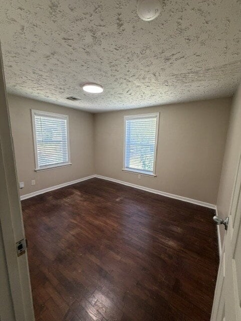 Building Photo - Move In Special! 50% Off First Months Rent
