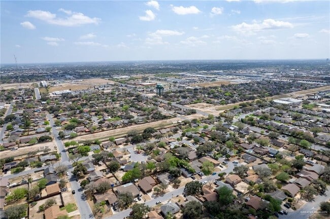 Building Photo - 25 Falcon Ave