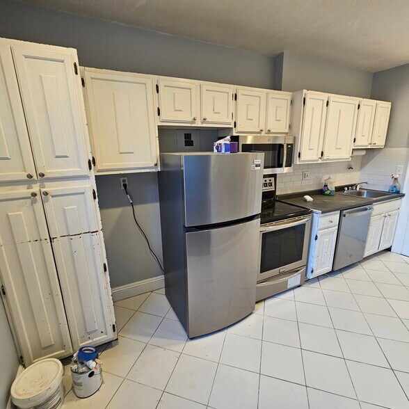 Building Photo - 48 Strathmore Rd