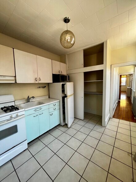 Primary Photo - 921 Christian St