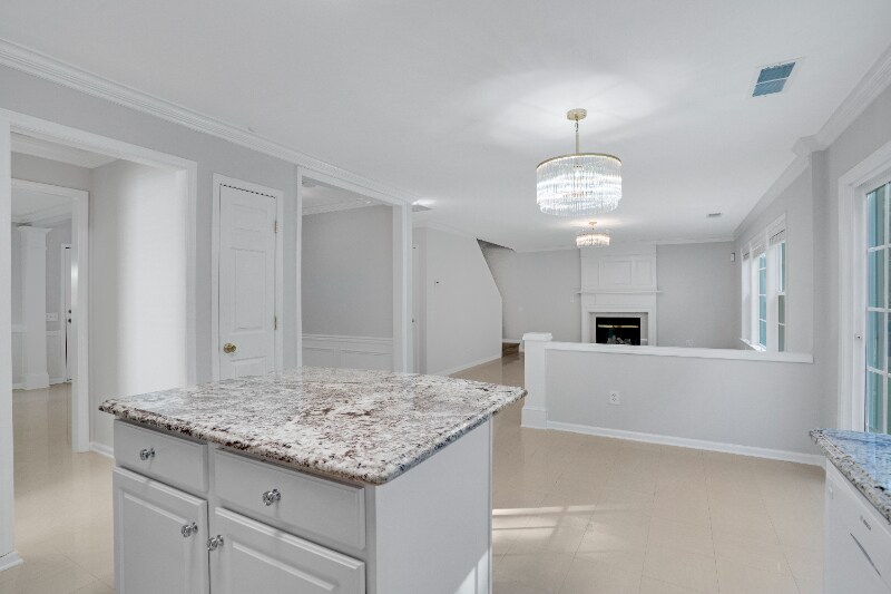 Building Photo - 9237 Bellegarde Dr