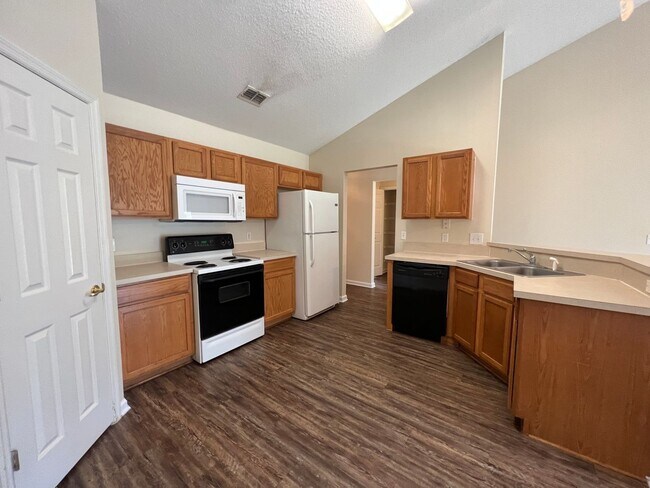 Building Photo - $1595 3/2 - R Section in Palm Coast - Avai...