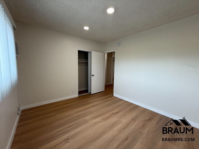 Building Photo - 13129 Oxnard St