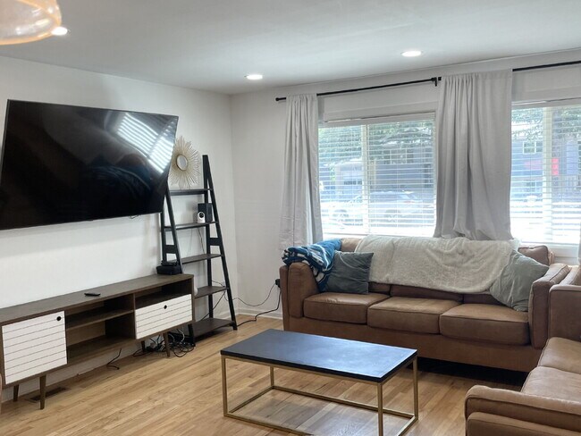 Building Photo - 134 Kilgore St