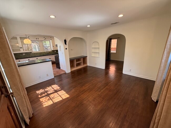 Building Photo - 939 Hammond St