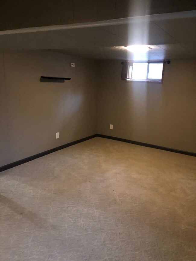 Building Photo - Lovely 2 Bedroom (with 1 bonus room), 2 ba...