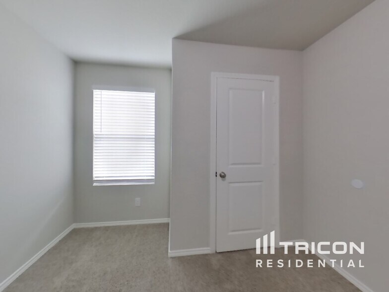 Building Photo - 4930 Everett Loop