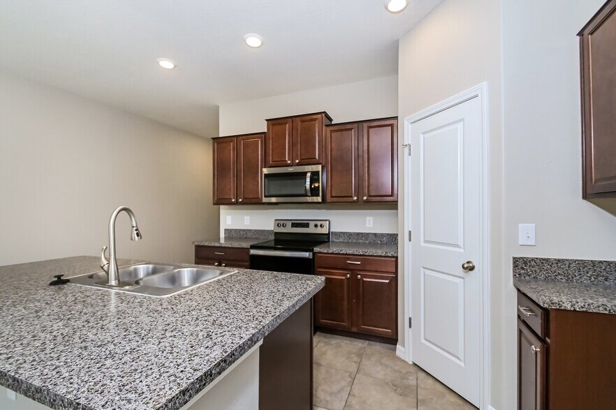 Building Photo - 10419 Carloway Hills Dr
