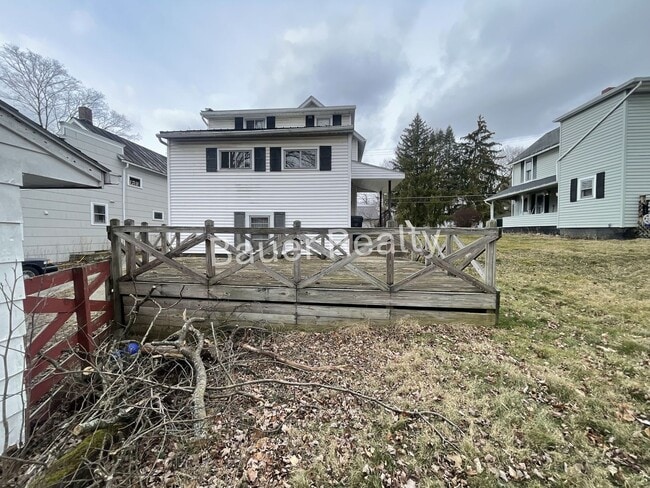 Building Photo - 3 -4 Bedroom Home Near Brookside Park